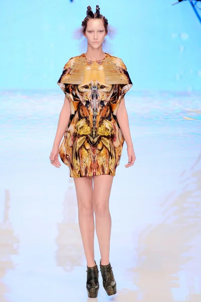 Look 10